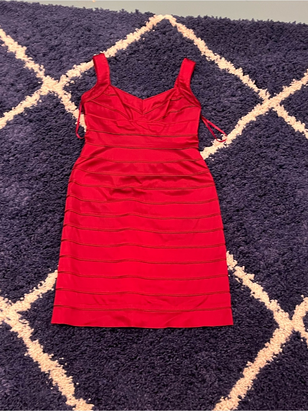 Lauren Ralph Lauren Red Satin Bodycon Sheath Sweetheart neckline. Classic. Sz 10